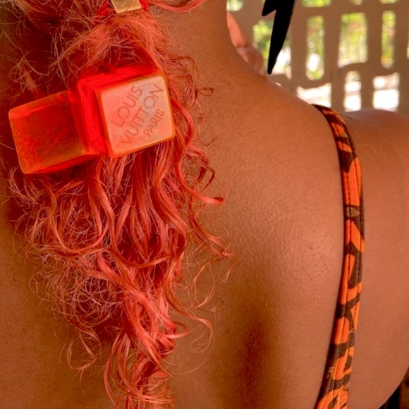 Louis Vuitton Vintage Lucite Hair Tie Cube bobble Set of 2 With Carrying Pouch - Picture 7 of 11